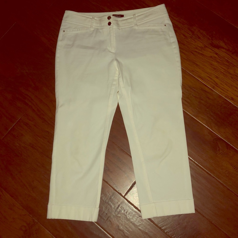 WHBM summer time white crop pants